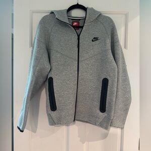 Nike Tech
Men's Fleece Windrunner Full-Zip Jacket Small